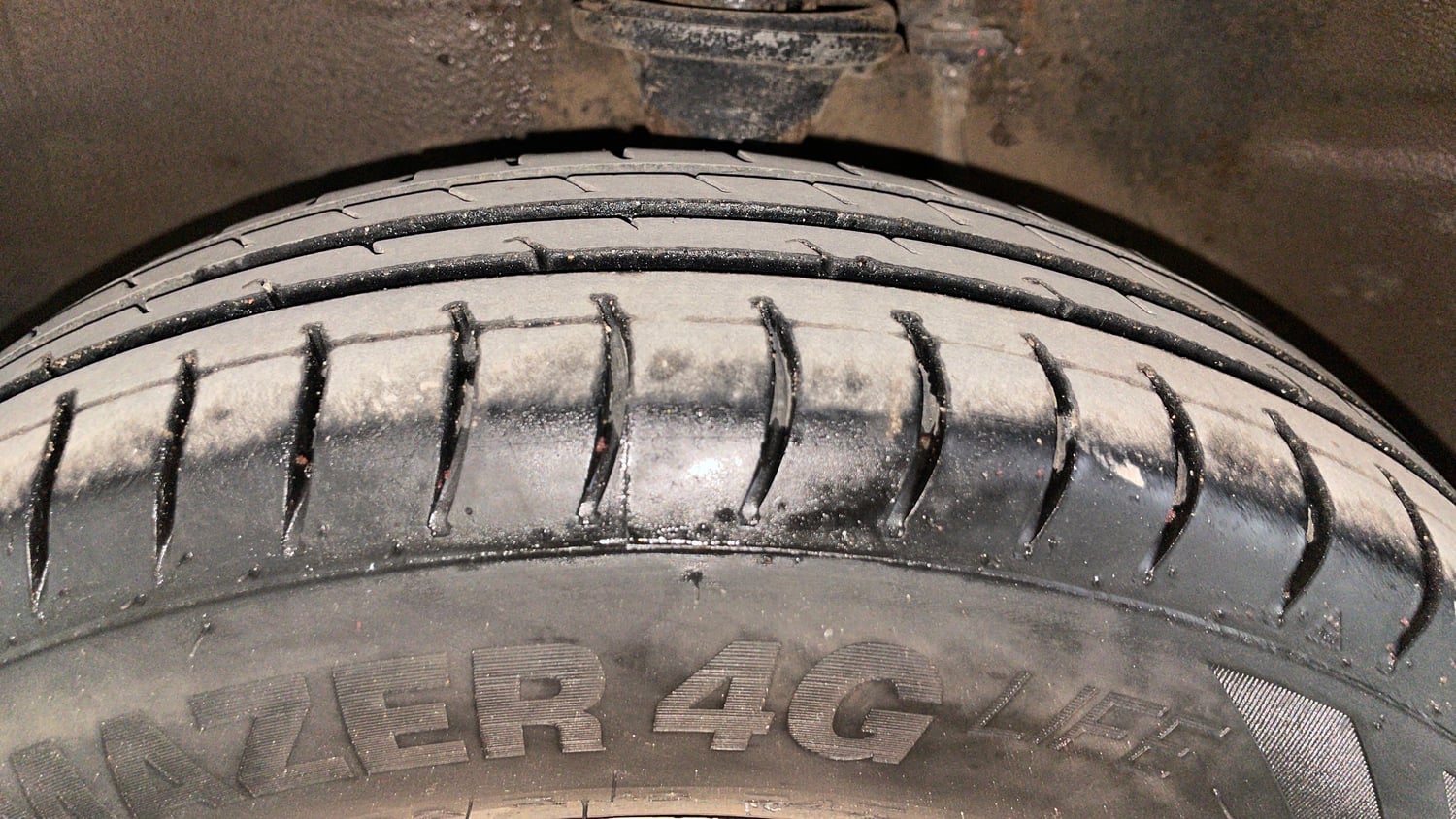 Used 2016 Maruti Suzuki Alto 800 Lxi Petrol Manual tyres LEFT FRONT TYRE TREAD VIEW