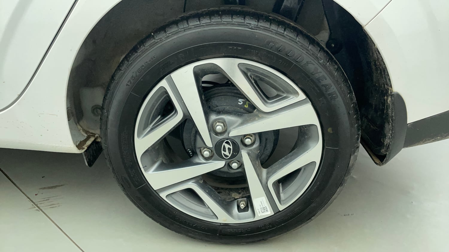 Used 2024 Hyundai Aura SX 1.2 (O) Petrol Petrol Manual tyres LEFT REAR TYRE RIM VIEW