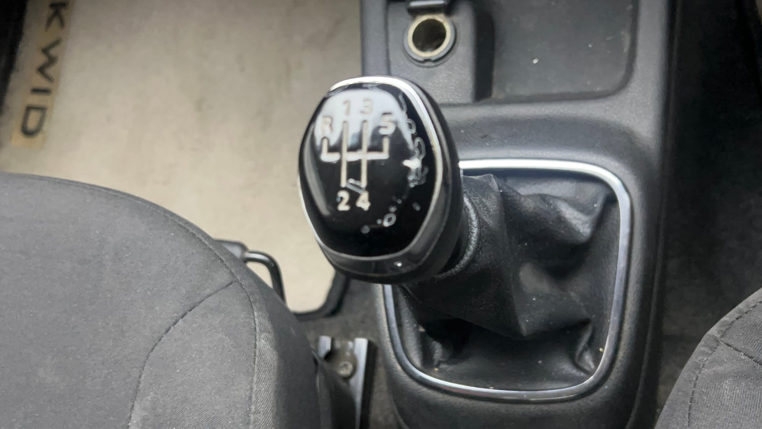 Used 2018 Renault Kwid RXT Opt Petrol Manual interior GEAR  KNOB VIEW
