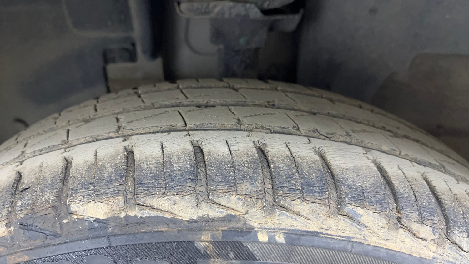 Used 2021 Renault Kwid RXT 1.0 Opt Petrol Manual tyres LEFT FRONT TYRE TREAD VIEW