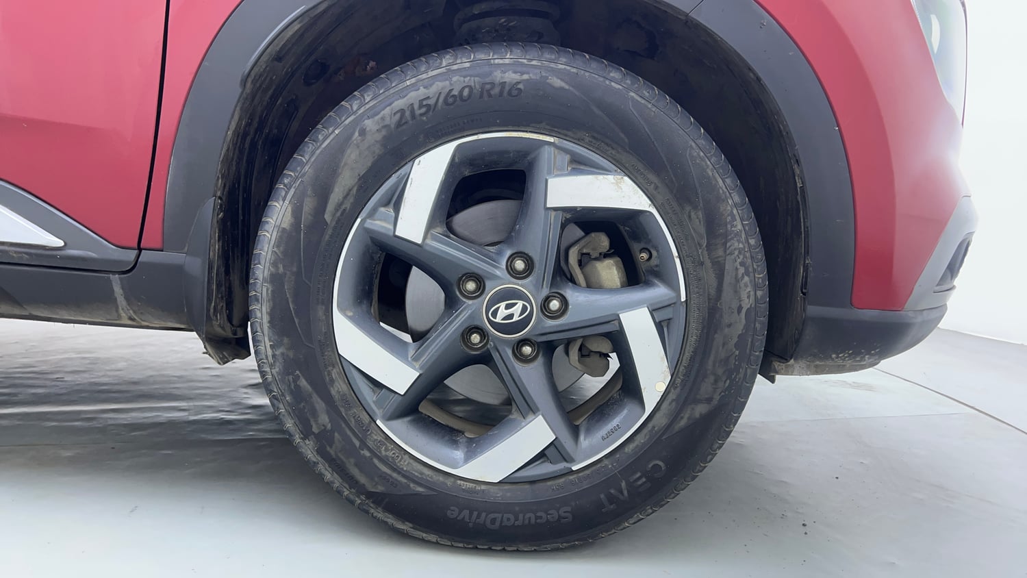Used 2019 Hyundai Venue SX Plus 1.0 Turbo DCT Petrol Automatic tyres RIGHT FRONT TYRE RIM VIEW