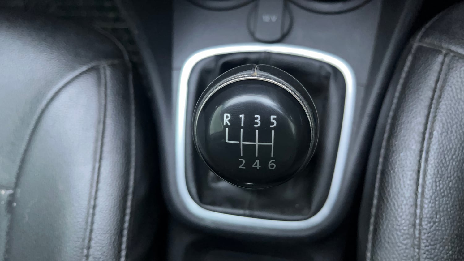 Used 2021 Volkswagen Polo Highline Plus 1.0L TSI Petrol Manual interior GEAR  KNOB VIEW