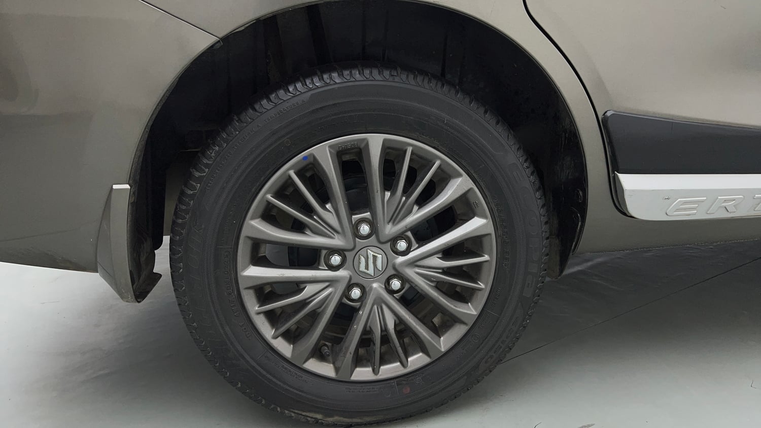 Used 2021 Maruti Suzuki New Ertiga ZXi Plus Petrol Manual tyres RIGHT REAR TYRE RIM VIEW