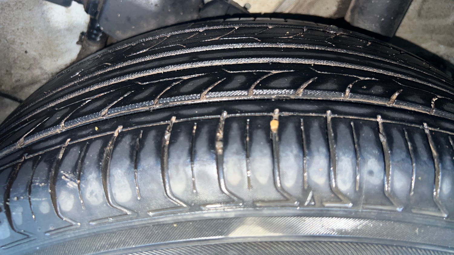Used 2019 Hyundai Venue SX Plus 1.0 Turbo DCT Petrol Automatic tyres LEFT REAR TYRE TREAD VIEW