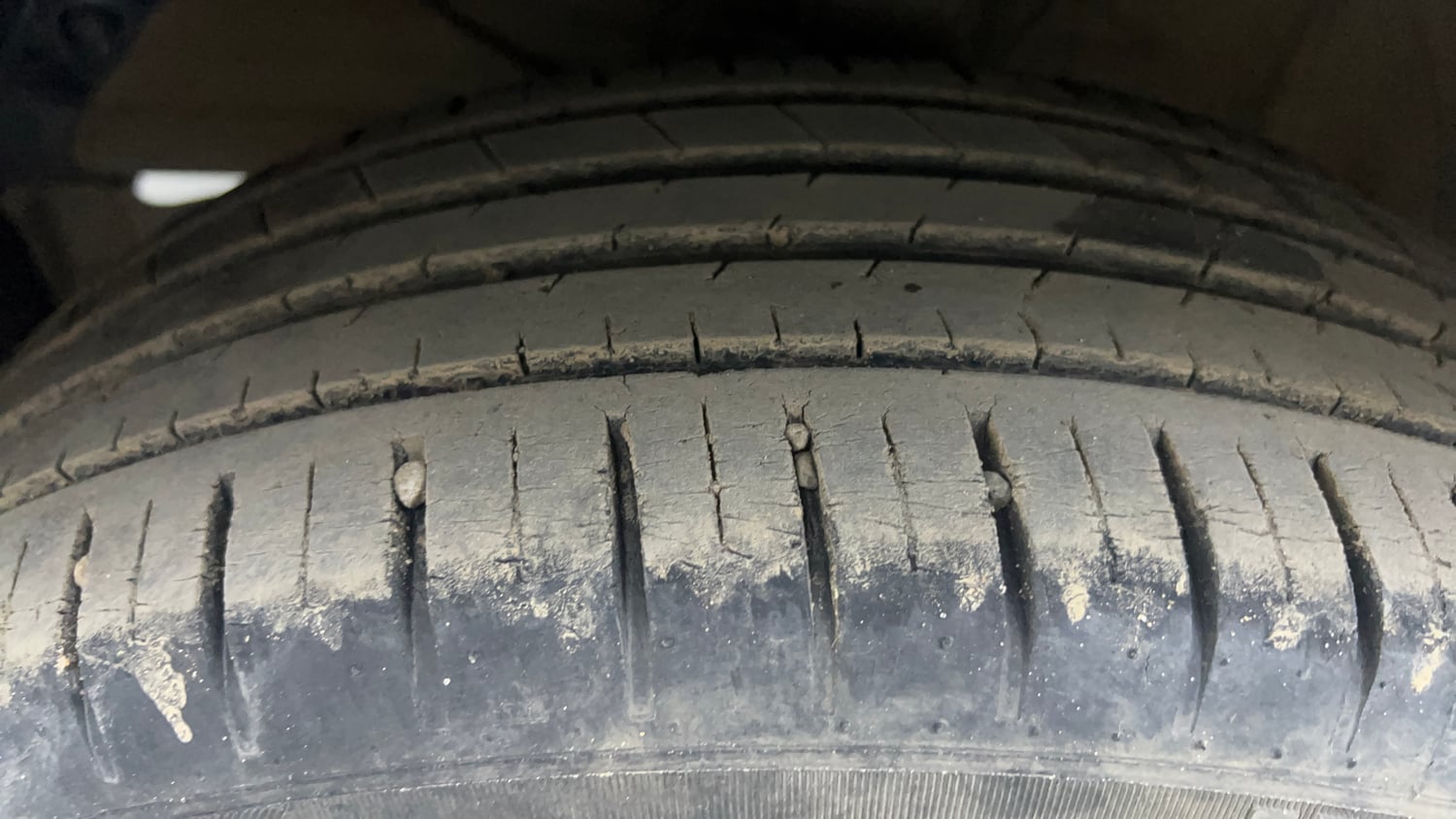 Used 2022 Maruti Suzuki Baleno Zeta Petrol Manual tyres LEFT FRONT TYRE TREAD VIEW