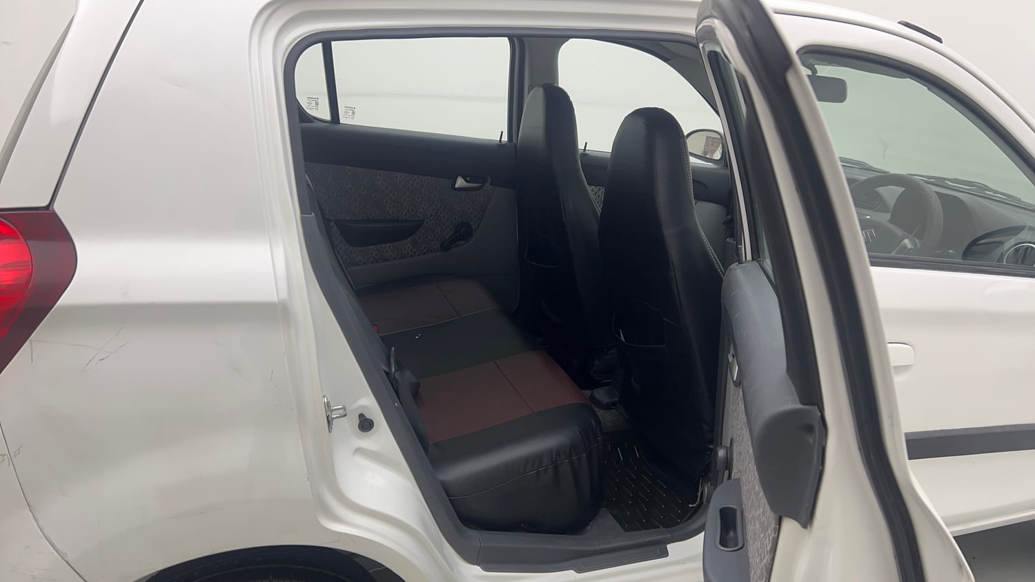 Used 2018 Maruti Suzuki Alto 800 LXi Petrol Manual interior RIGHT SIDE REAR DOOR CABIN VIEW