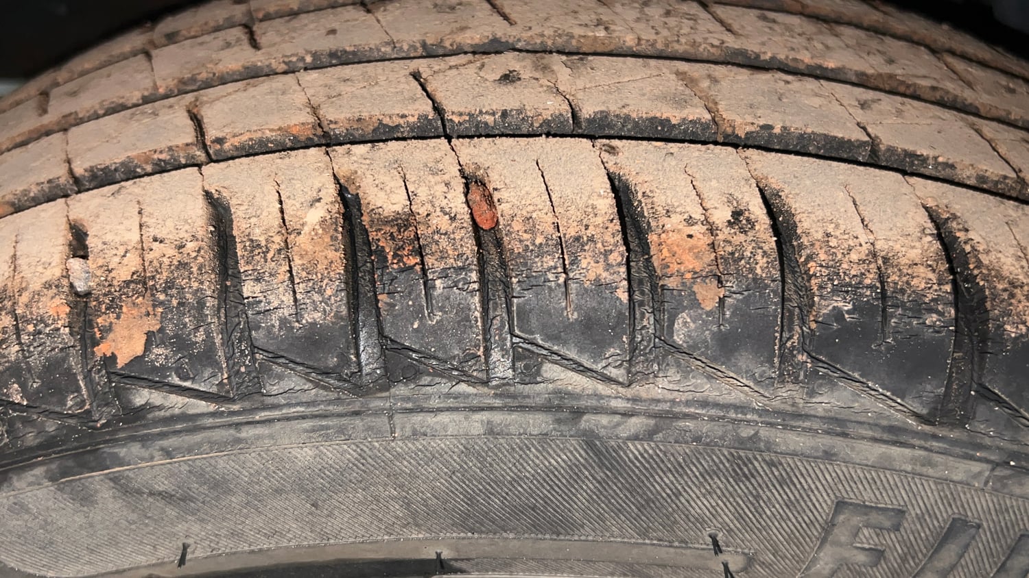 Used 2022 Renault Kwid RXT 1.0 AMT Petrol Automatic tyres RIGHT REAR TYRE TREAD VIEW
