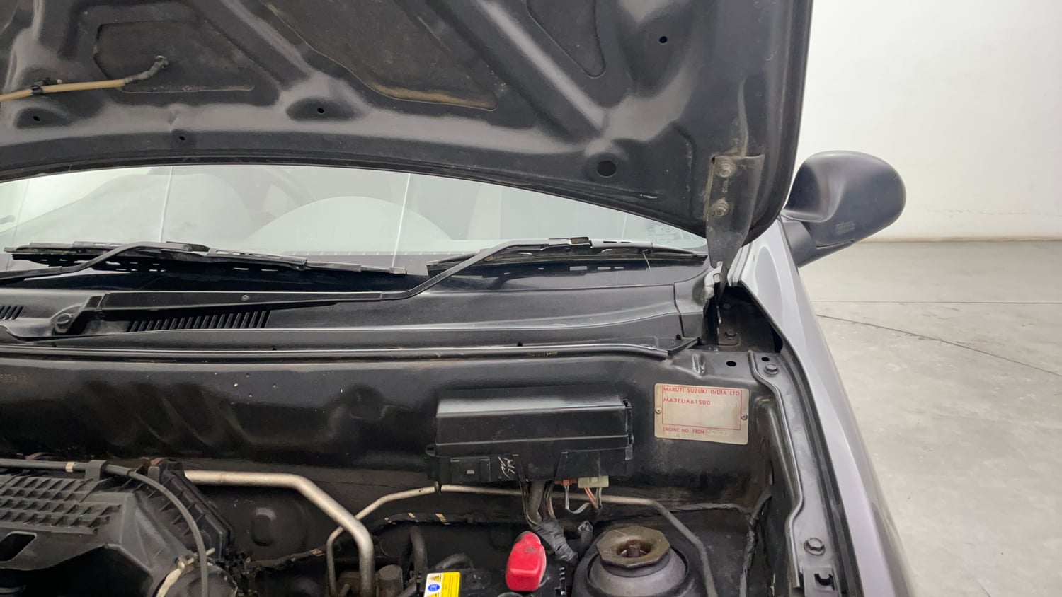 Used 2016 Maruti Suzuki Alto 800 Lxi Petrol Manual engine ENGINE LEFT SIDE HINGE & APRON VIEW