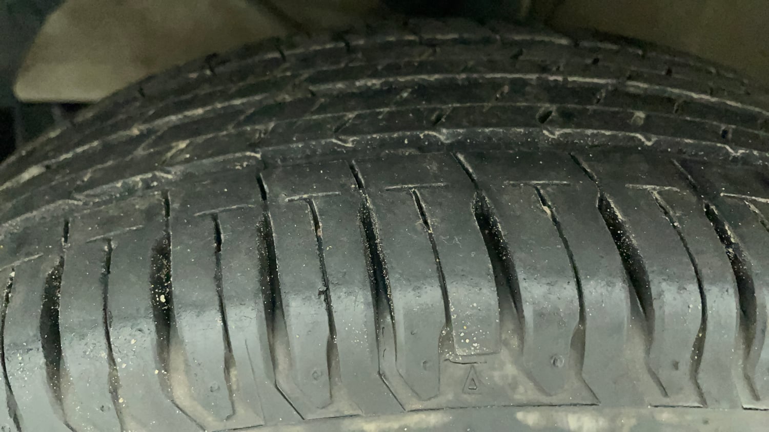 Used 2022 Maruti Suzuki Ertiga ZXi AT Petrol Automatic tyres LEFT FRONT TYRE TREAD VIEW