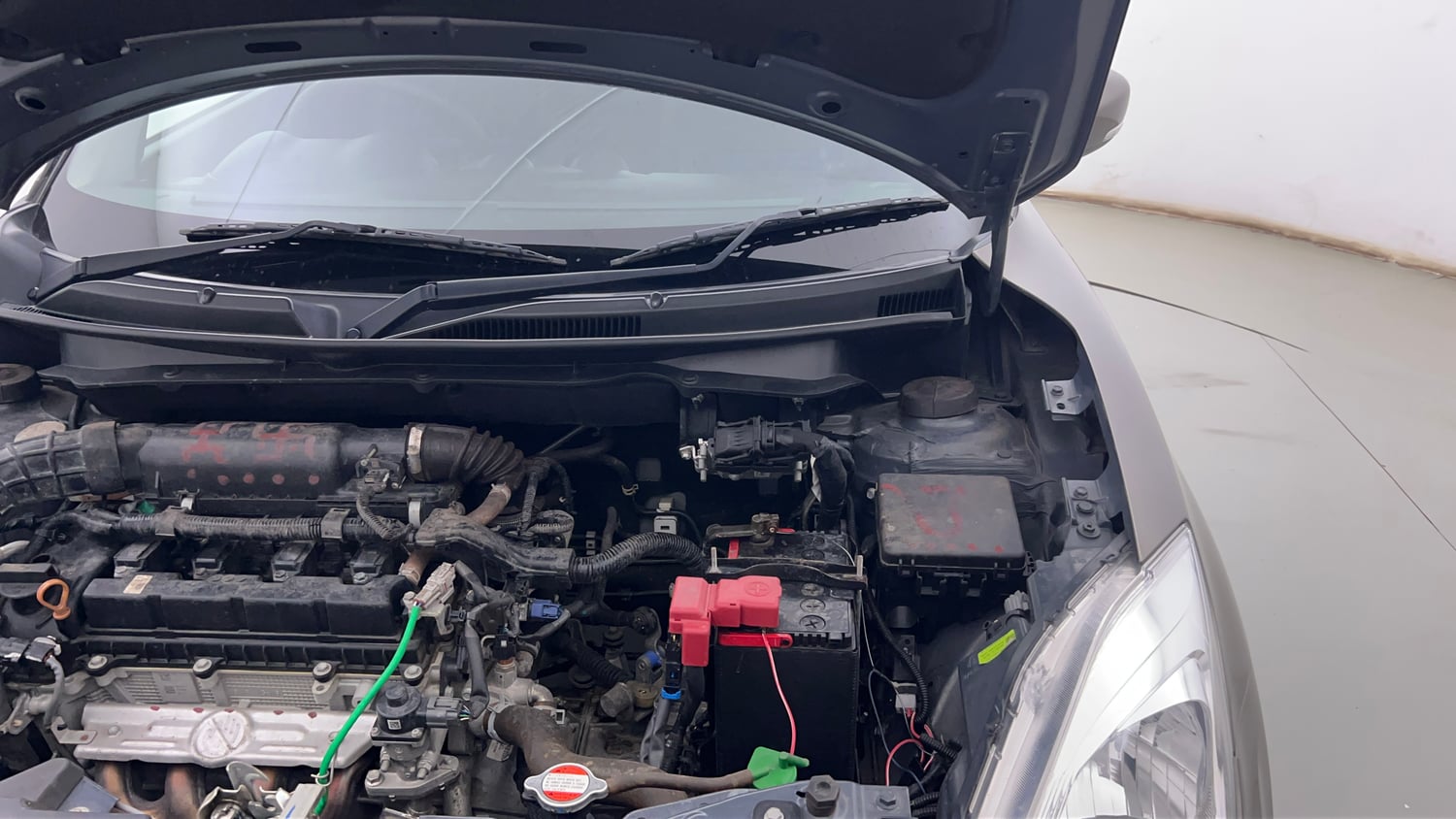 Used 2023 Maruti Suzuki Swift VXi Petrol Manual engine ENGINE LEFT SIDE HINGE & APRON VIEW