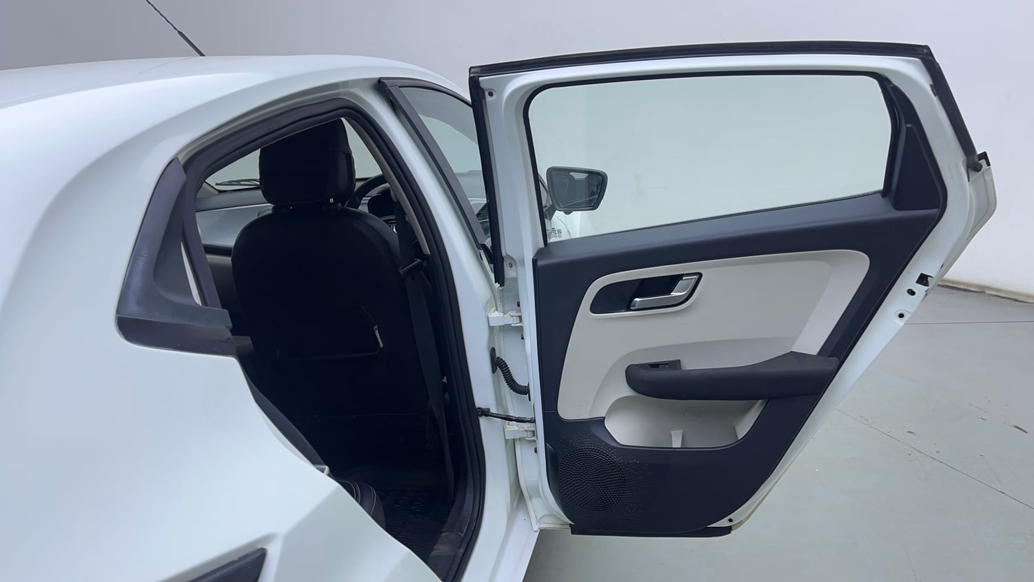 Used 2022 Tata Altroz XZ Petrol Petrol Manual interior RIGHT REAR DOOR OPEN VIEW