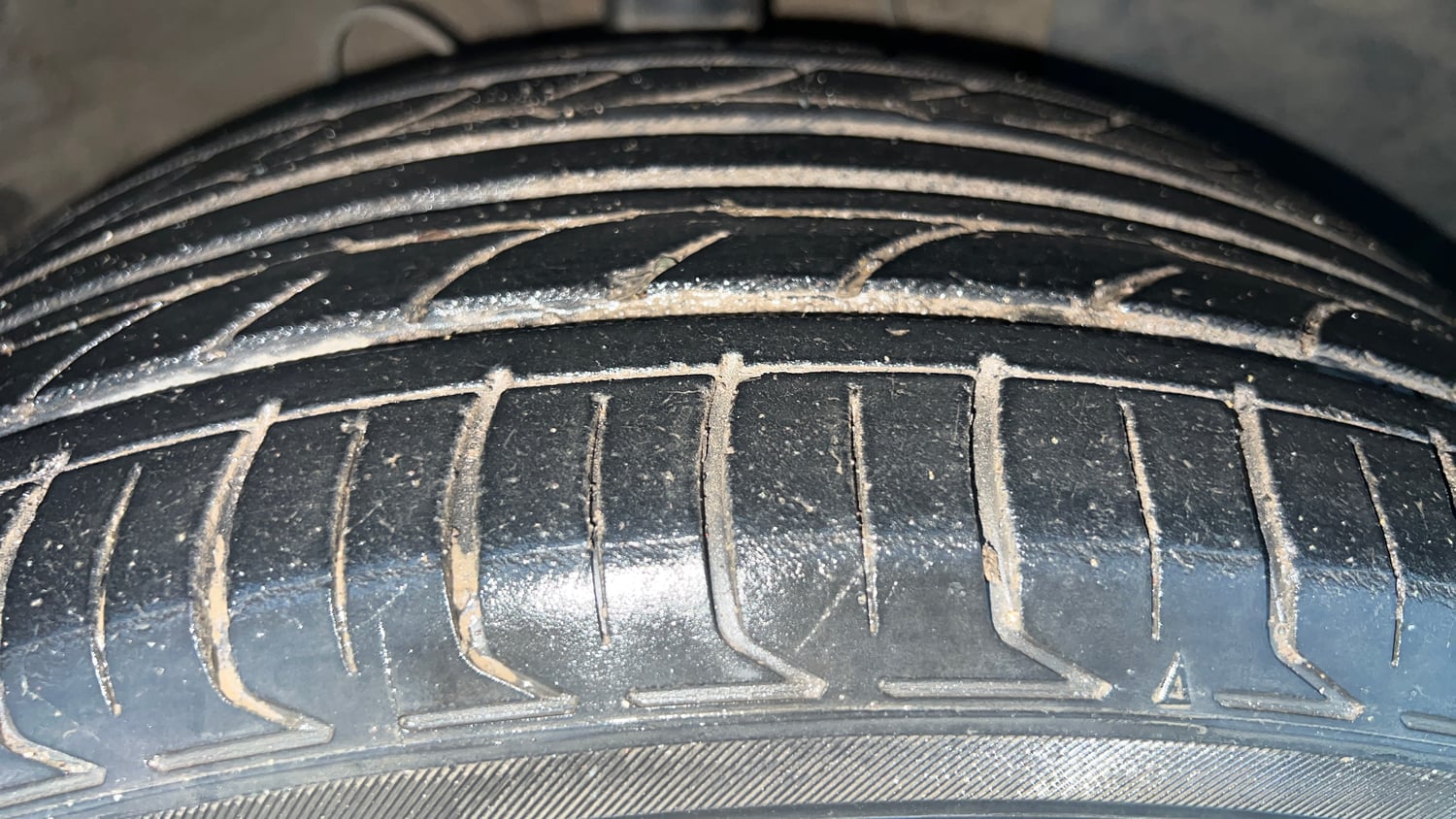 Used 2019 Hyundai Venue SX Plus 1.0 Turbo DCT Petrol Automatic tyres RIGHT FRONT TYRE TREAD VIEW