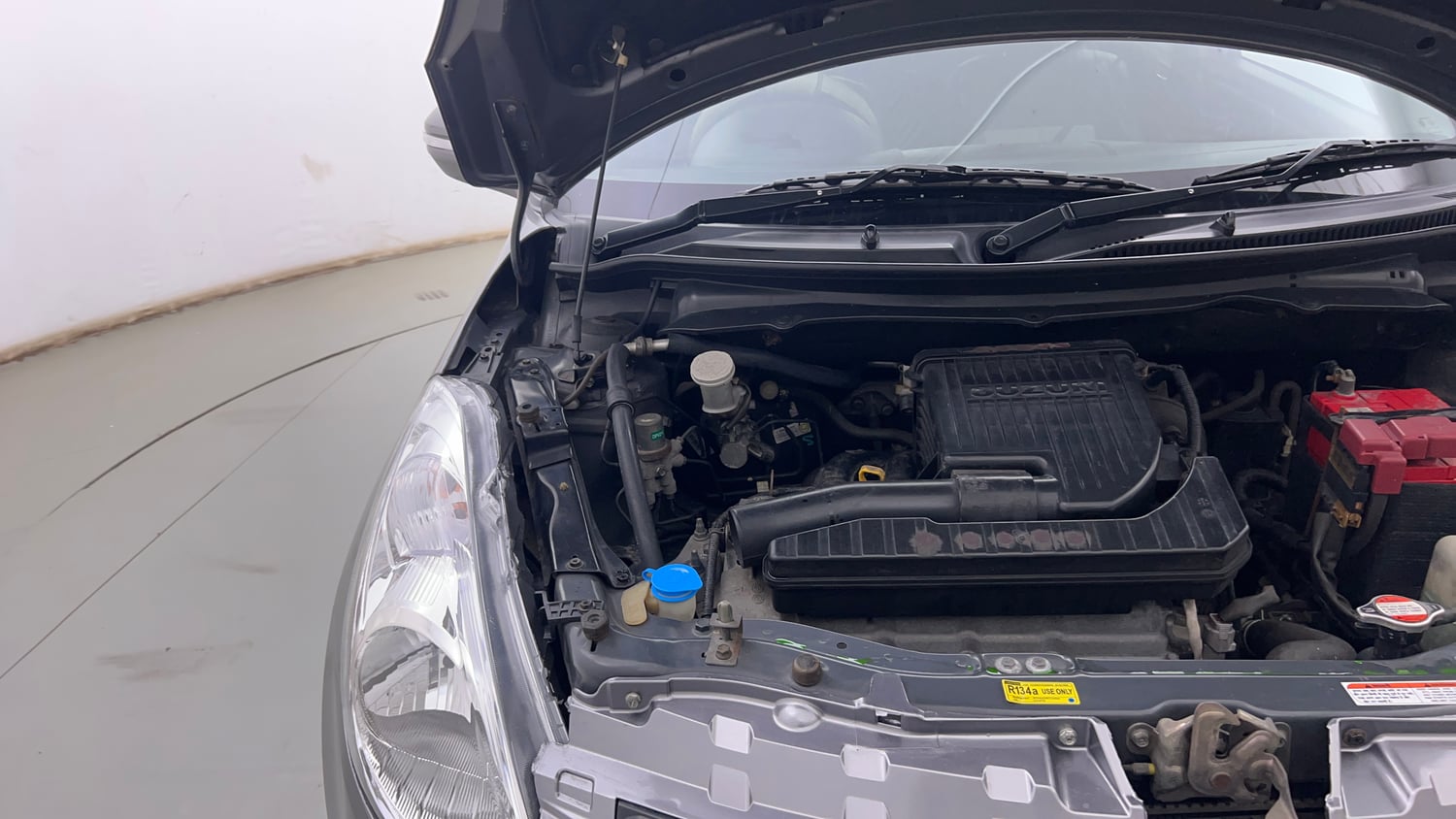 Used 2012 Maruti Suzuki Swift VXi Petrol Manual engine ENGINE RIGHT SIDE HINGE & APRON VIEW