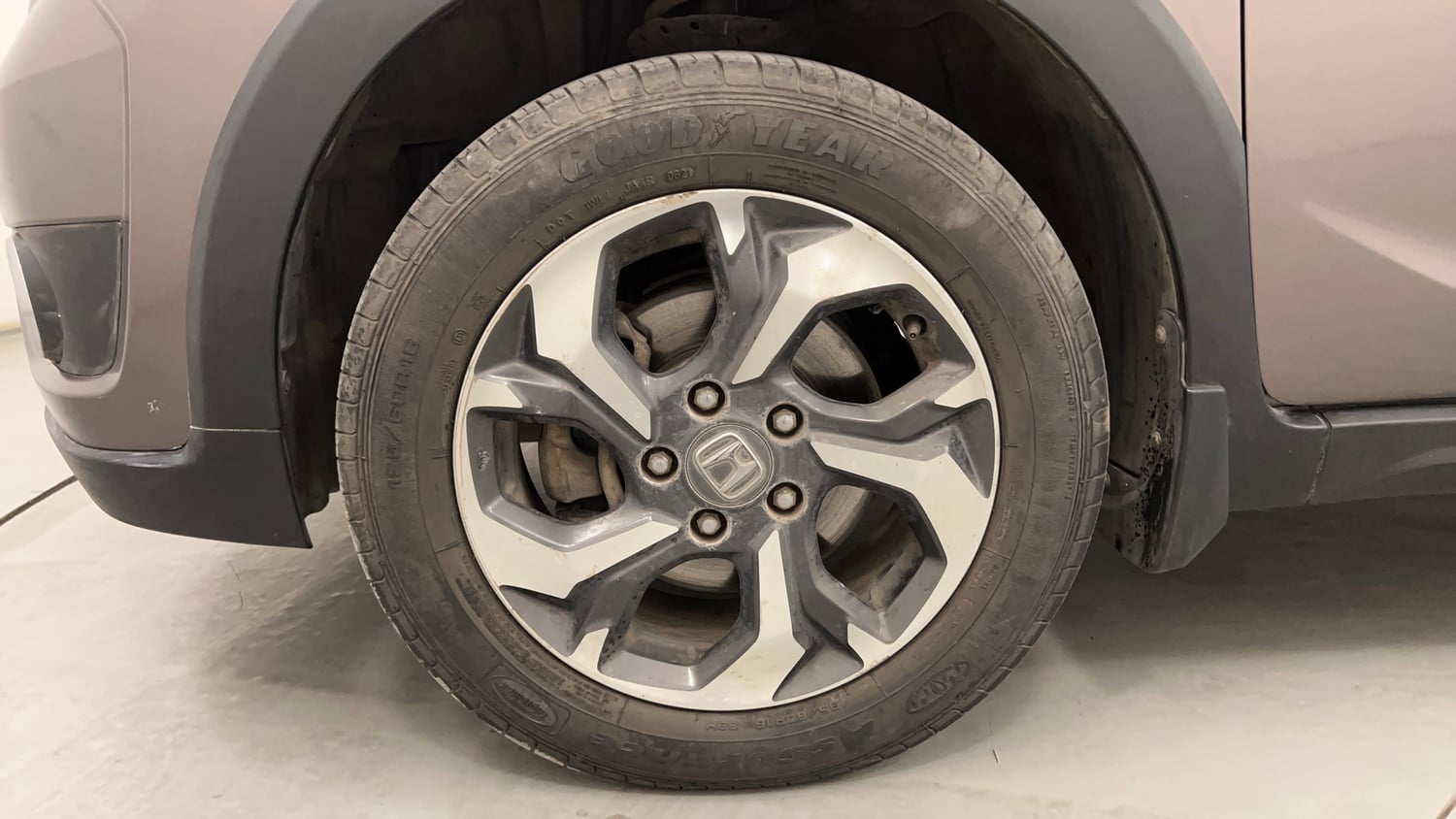Used 2017 Honda BR-V V CVT Petrol Petrol Automatic tyres LEFT FRONT TYRE RIM VIEW