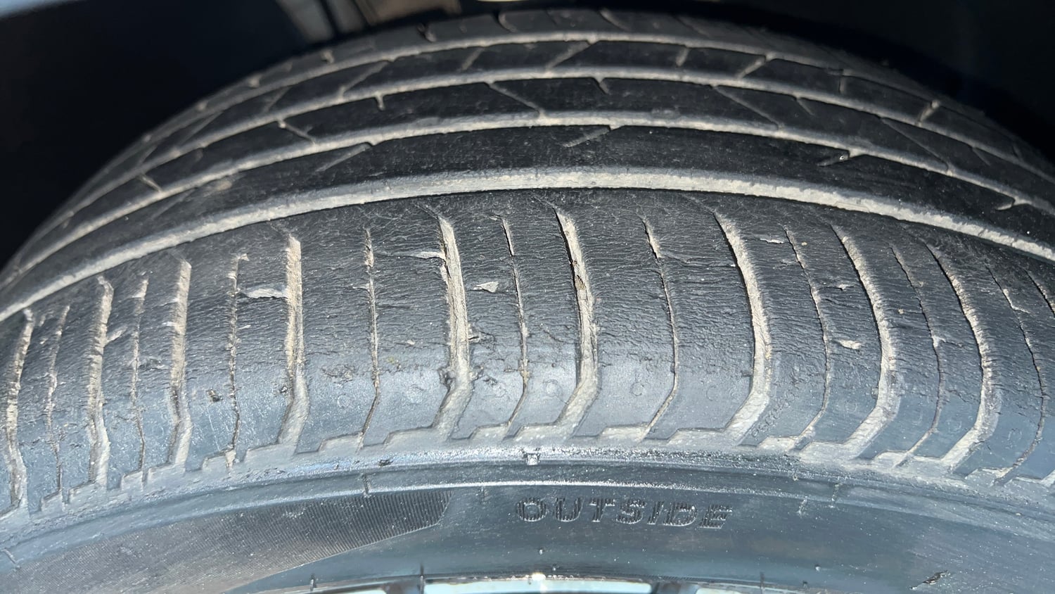 Used 2022 Skoda Slavia Style 1.5L TSI DSG Petrol Automatic tyres RIGHT FRONT TYRE TREAD VIEW