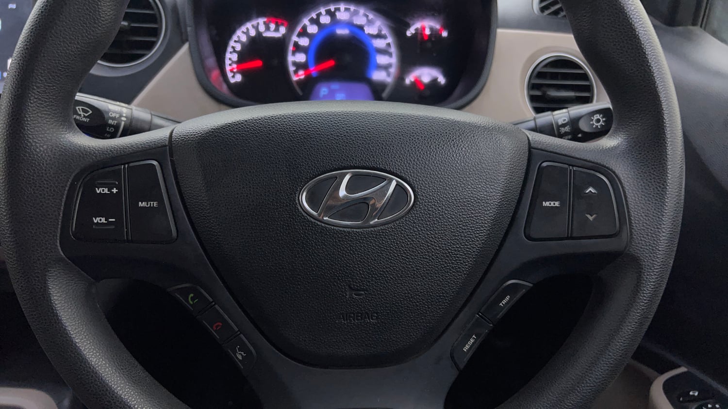 Used 2017 Hyundai Grand i10 Sportz (O) AT 1.2 Kappa VTVT Petrol Automatic top_features Airbags