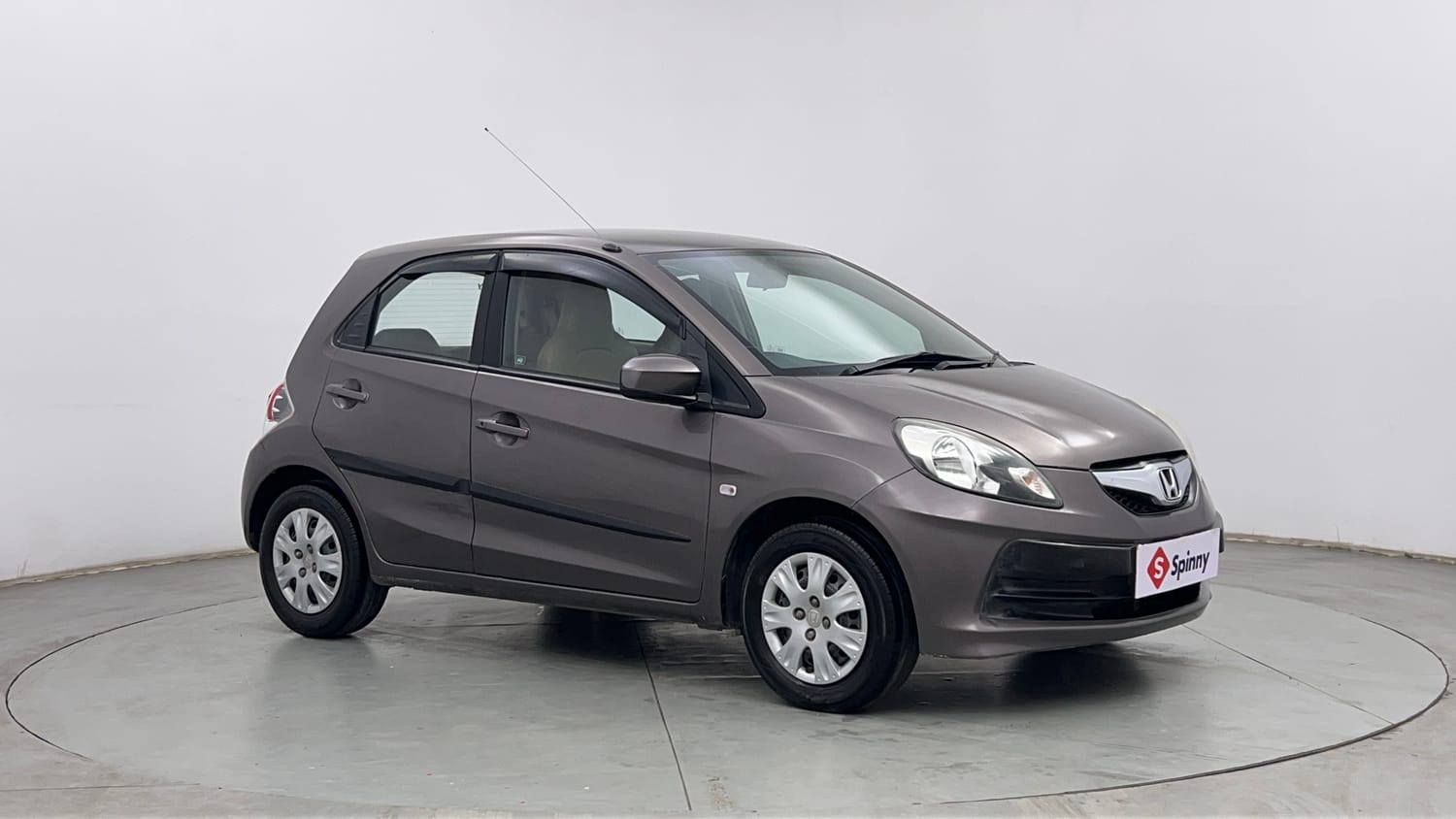 Used 2013 Honda Brio S MT Petrol Manual exterior RIGHT FRONT CORNER VIEW