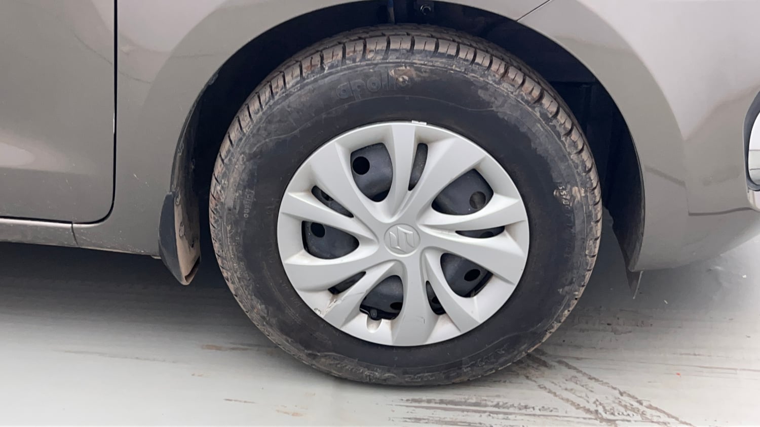 Used 2023 Maruti Suzuki Swift VXi Petrol Manual tyres RIGHT FRONT TYRE RIM VIEW