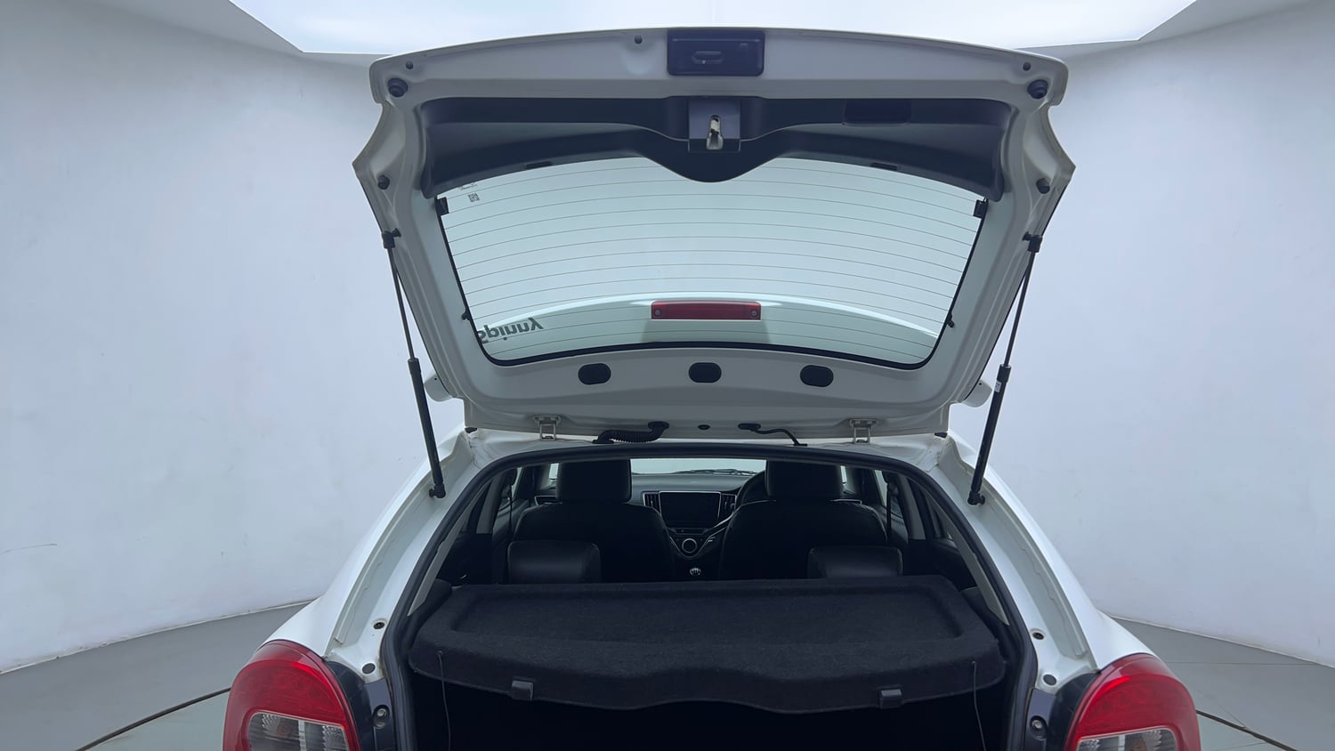 Used 2019 Maruti Suzuki Baleno Zeta Petrol Manual interior DICKY DOOR OPEN VIEW