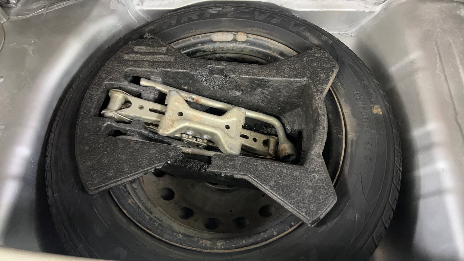 Used 2015 Maruti Suzuki Celerio VXi AMT Petrol Automatic tyres SPARE TYRE VIEW