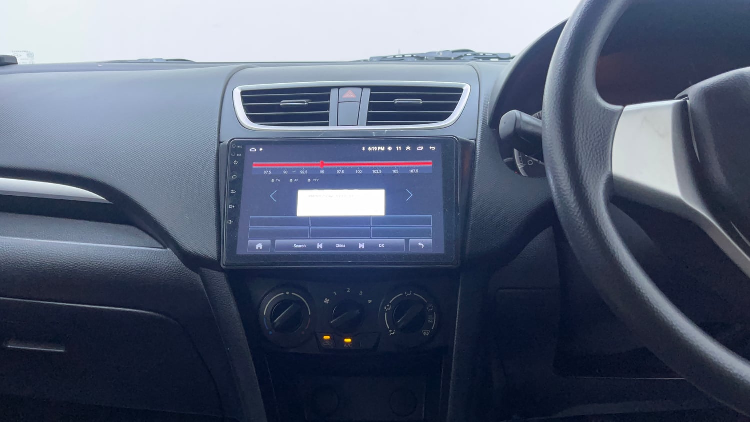 Used 2011 Maruti Suzuki Swift VXi Petrol Manual interior MUSIC SYSTEM & AC CONTROL VIEW