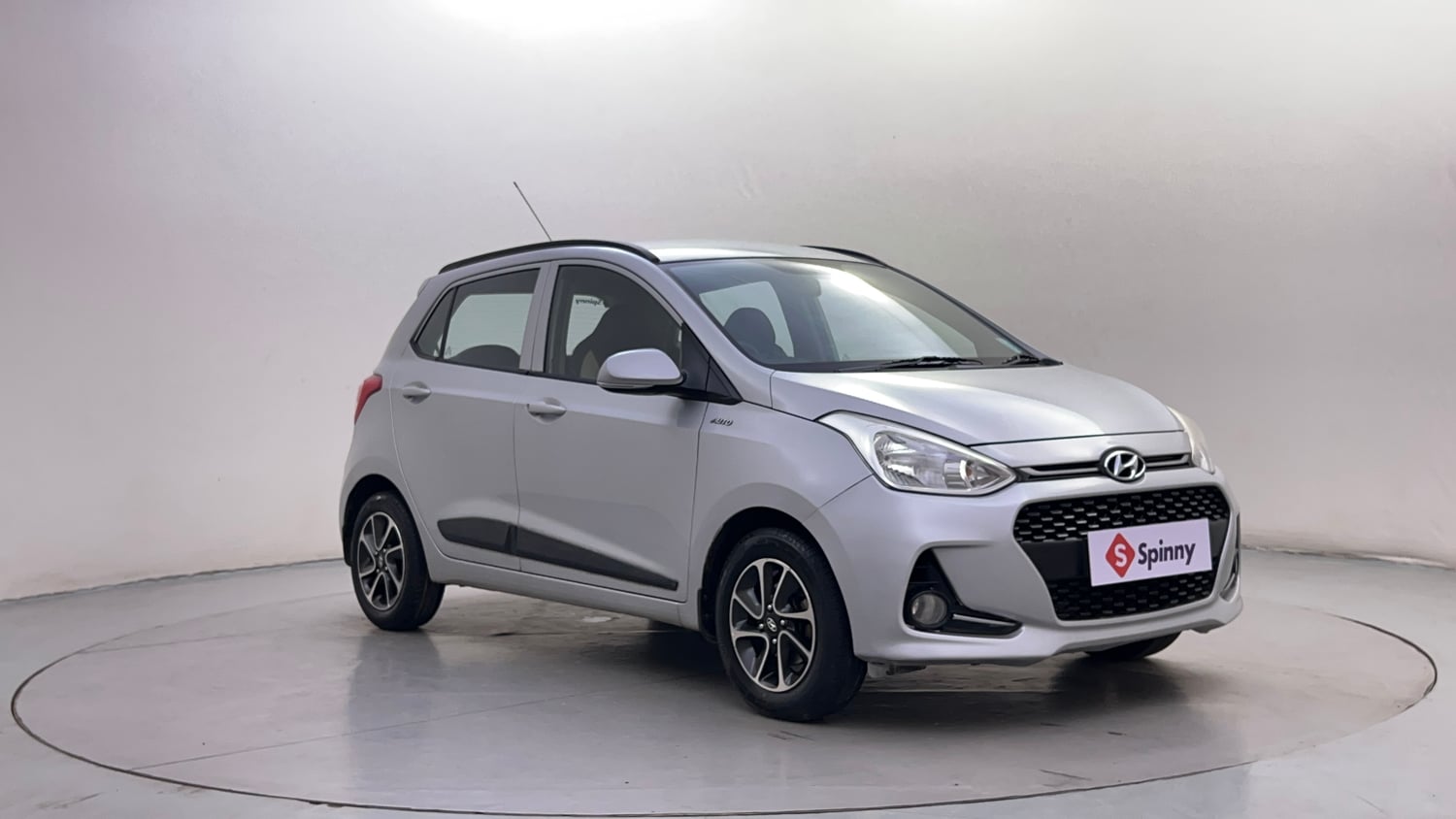 Used 2018 Hyundai Grand i10 Sportz AT 1.2 Kappa VTVT Petrol Automatic exterior RIGHT FRONT CORNER VIEW