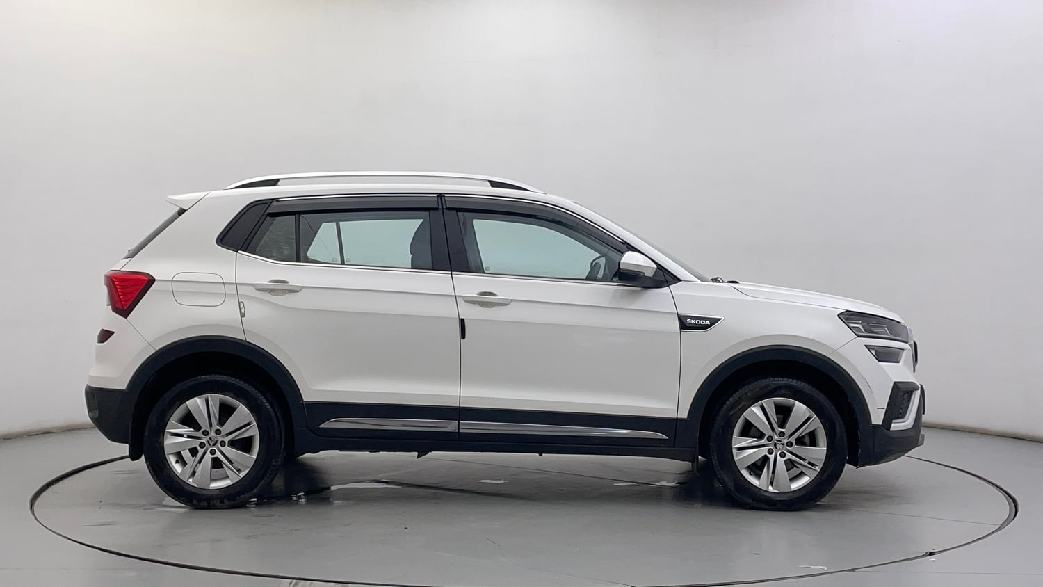 Used 2023 Skoda Kushaq Ambition 1.0L TSI MT Petrol Manual exterior RIGHT SIDE VIEW