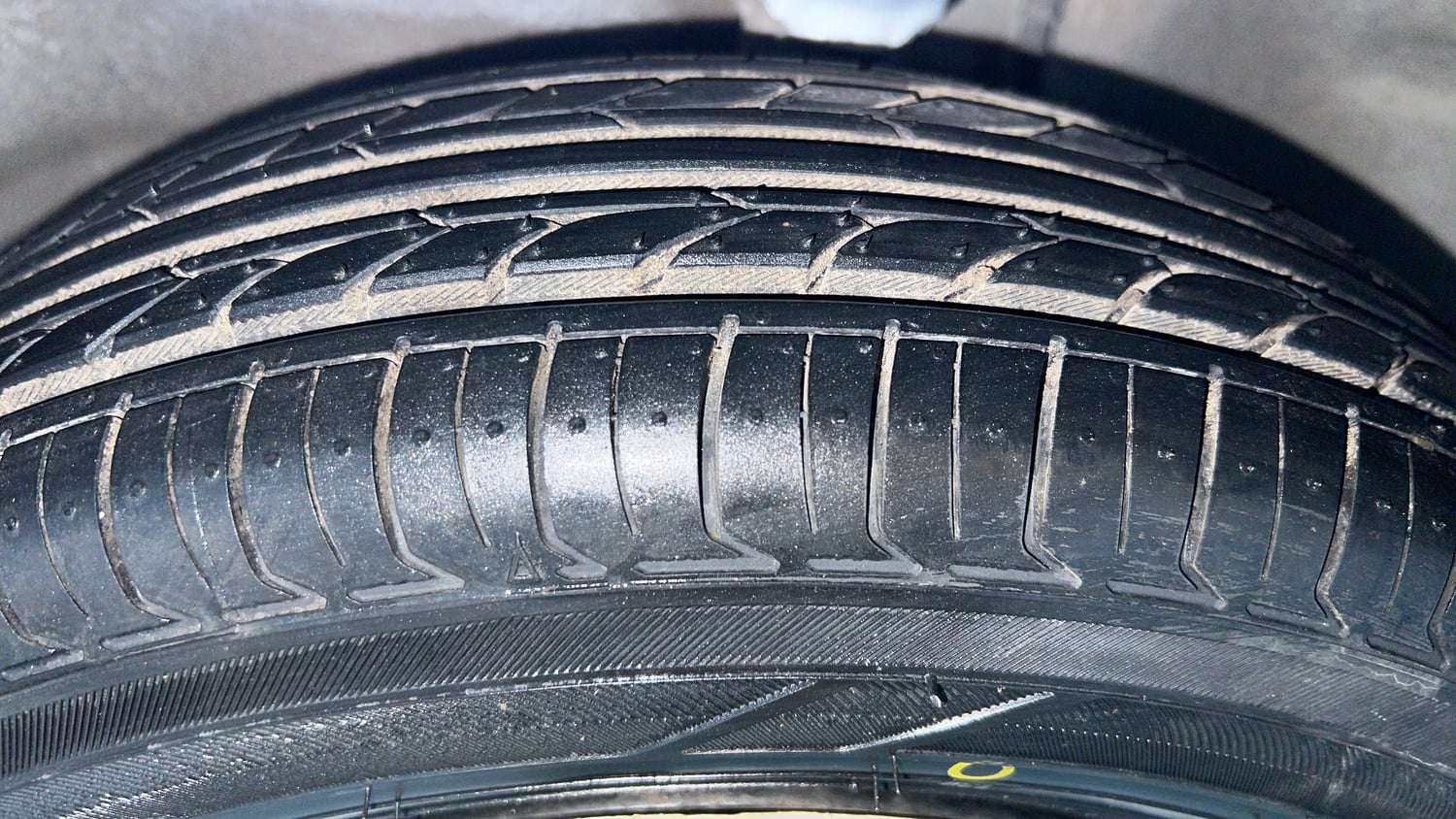 Used 2013 Maruti Suzuki Alto 800 Vxi Petrol Manual tyres LEFT FRONT TYRE TREAD VIEW