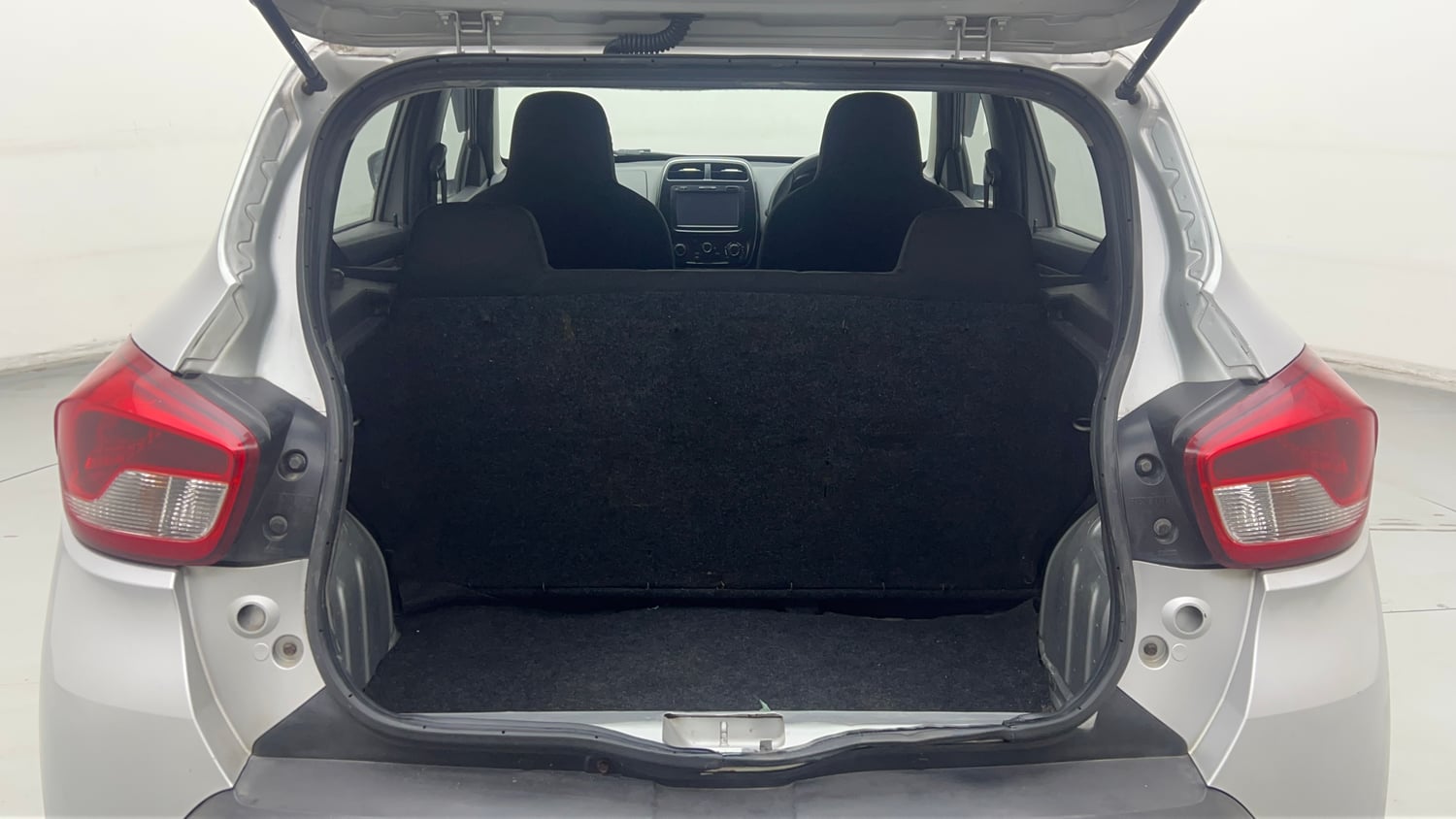 Used 2018 Renault Kwid RXT Opt Petrol Manual interior DICKY INSIDE VIEW