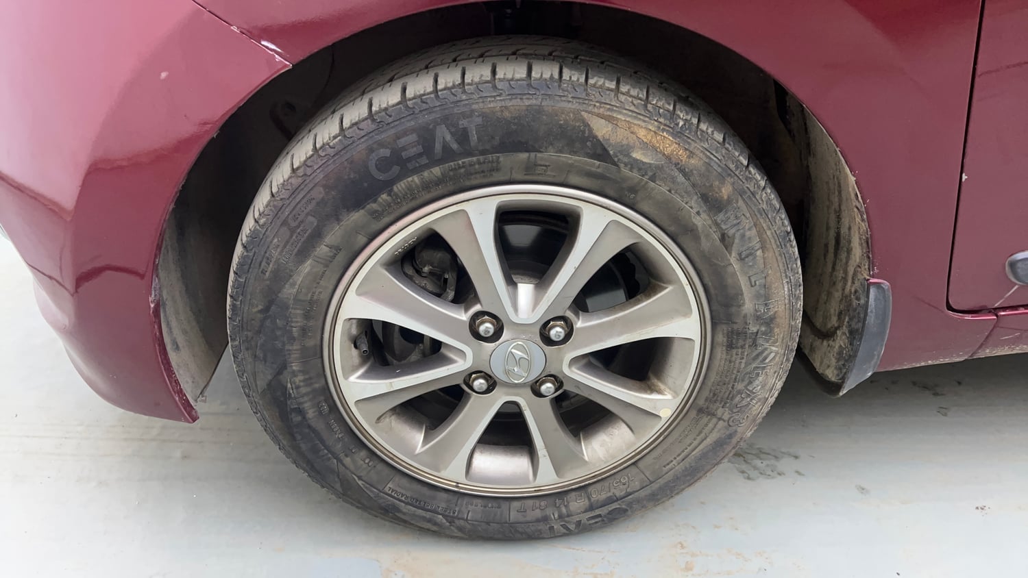Used 2017 Hyundai Grand i10 Asta AT 1.2 Kappa VTVT (O) Petrol Automatic tyres LEFT FRONT TYRE RIM VIEW