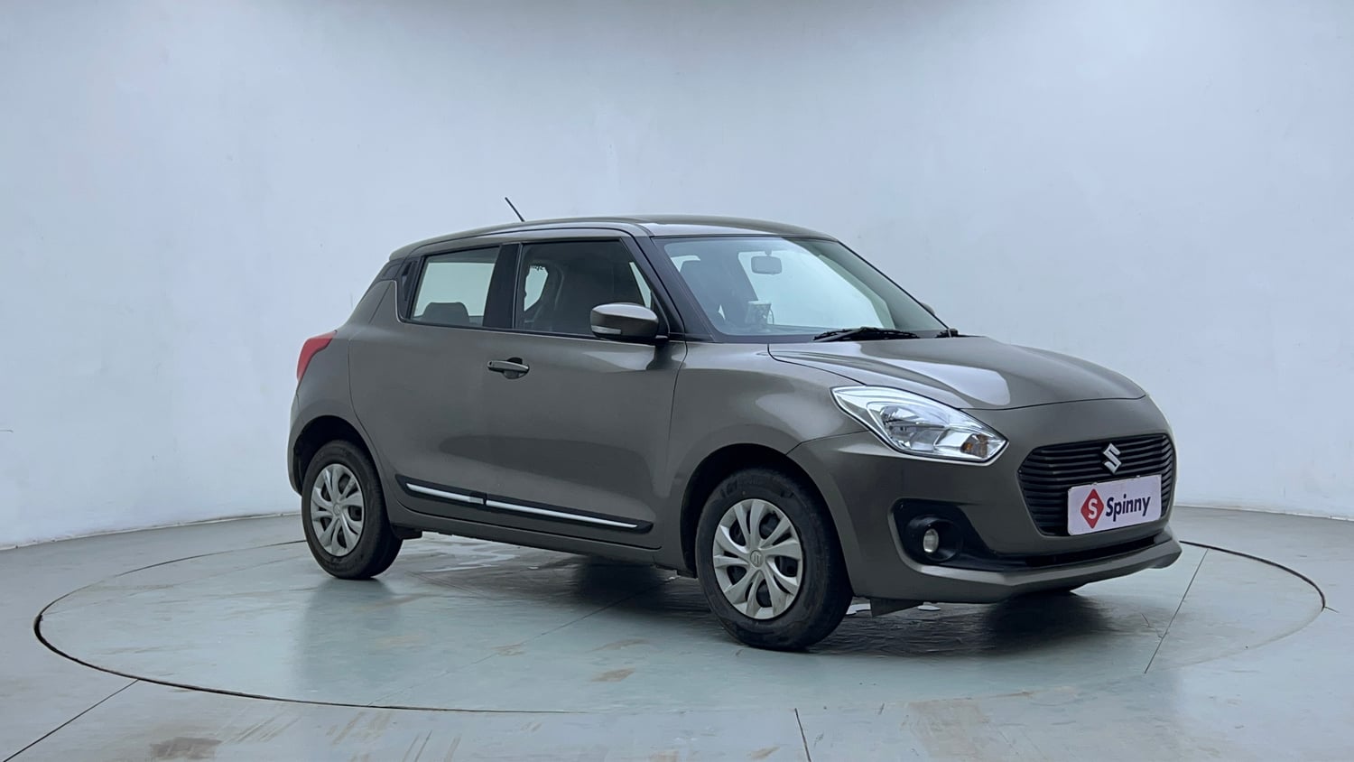 Used 2018 Maruti Suzuki Swift VXi AMT Petrol Automatic exterior RIGHT FRONT CORNER VIEW