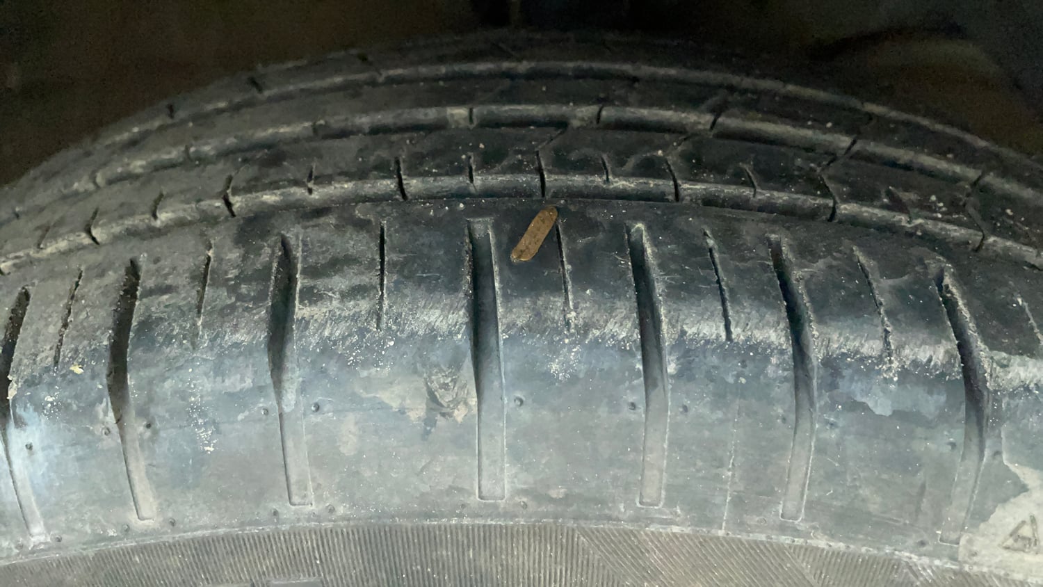 Used 2021 Maruti Suzuki Swift ZXi Petrol Manual tyres RIGHT FRONT TYRE TREAD VIEW