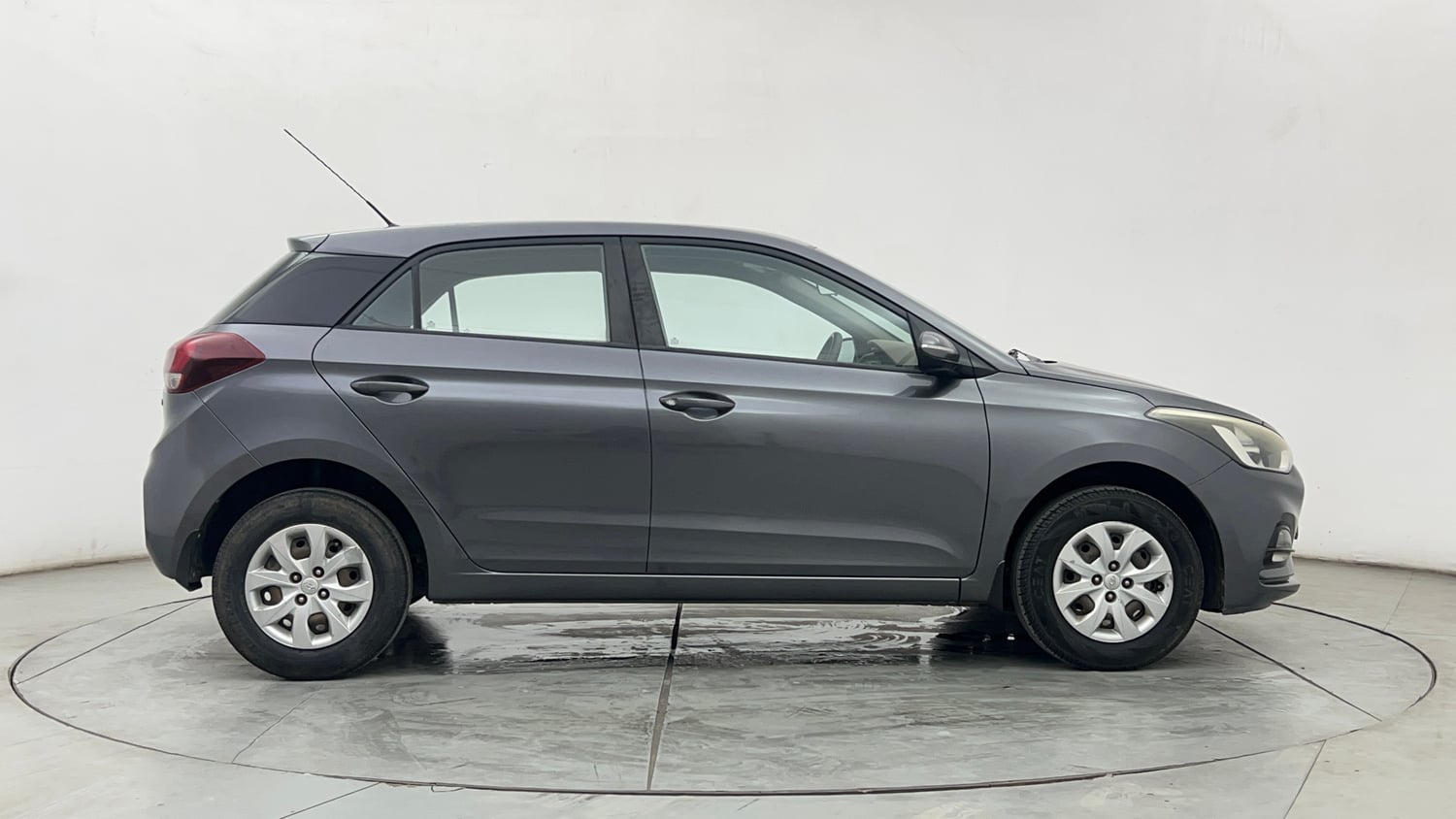 Used 2018 Hyundai Elite i20 Sportz 1.2 Petrol Manual exterior RIGHT SIDE VIEW