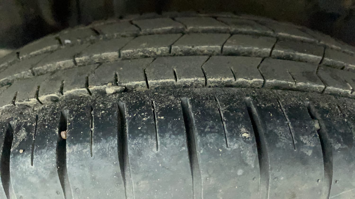 Used 2021 Maruti Suzuki Swift ZXi Petrol Manual tyres RIGHT REAR TYRE TREAD VIEW