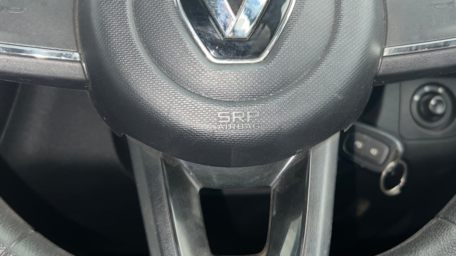 Used 2022 Renault Kwid RXT 1.0 AMT Petrol Automatic top_features Airbags