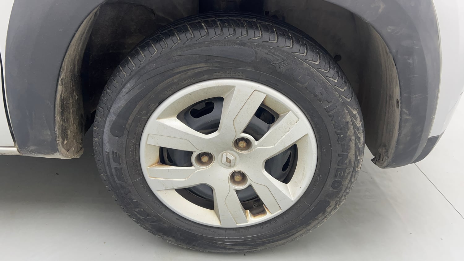 Used 2018 Renault Kwid RXT Opt Petrol Manual tyres RIGHT FRONT TYRE RIM VIEW