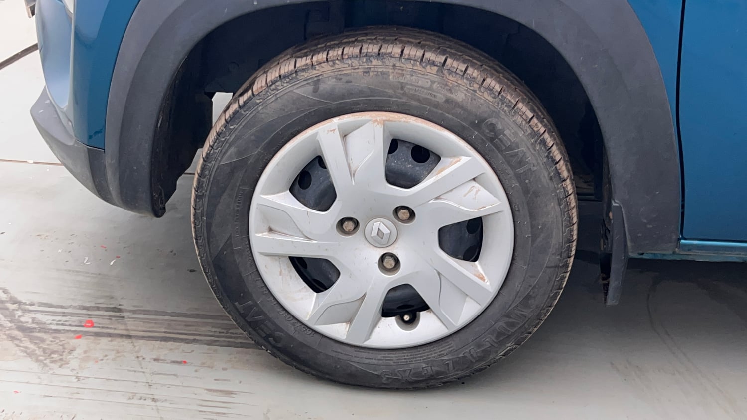 Used 2022 Renault Kwid RXT 1.0 AMT Petrol Automatic tyres LEFT FRONT TYRE RIM VIEW