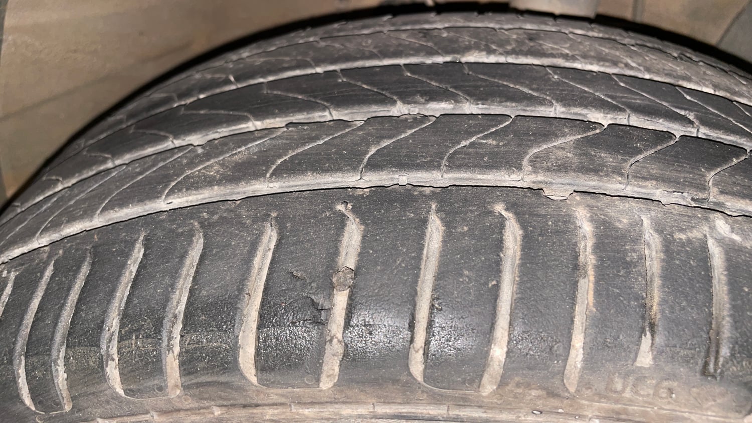 Used 2019 Hyundai Venue SX Plus 1.0 Turbo DCT Petrol Automatic tyres RIGHT FRONT TYRE TREAD VIEW