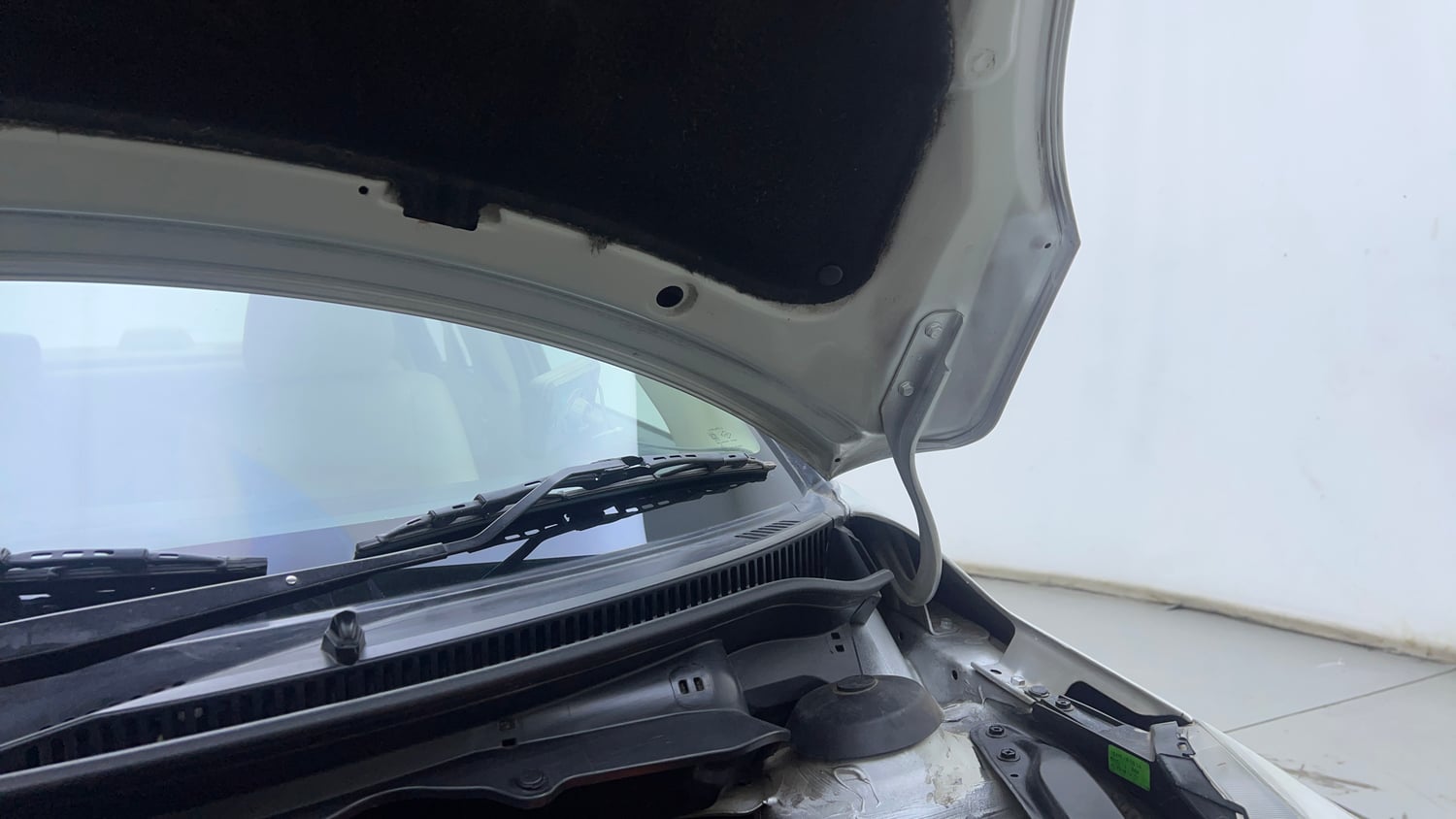 Used 2015 Maruti Suzuki Swift Dzire ZXI Petrol Manual engine ENGINE LEFT SIDE HINGE & APRON VIEW