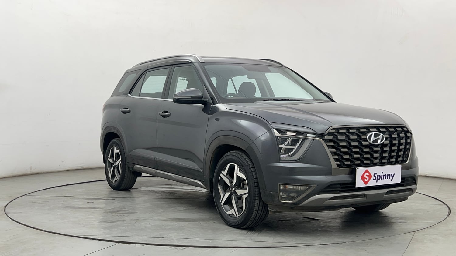 Used 2022 Hyundai Alcazar Prestige 7 STR 2.0 Petrol Petrol Manual exterior RIGHT FRONT CORNER VIEW