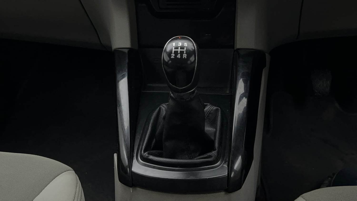 Used 2015 Ford EcoSport Trend 1.5 Ti-VCT Petrol Manual interior GEAR  KNOB VIEW