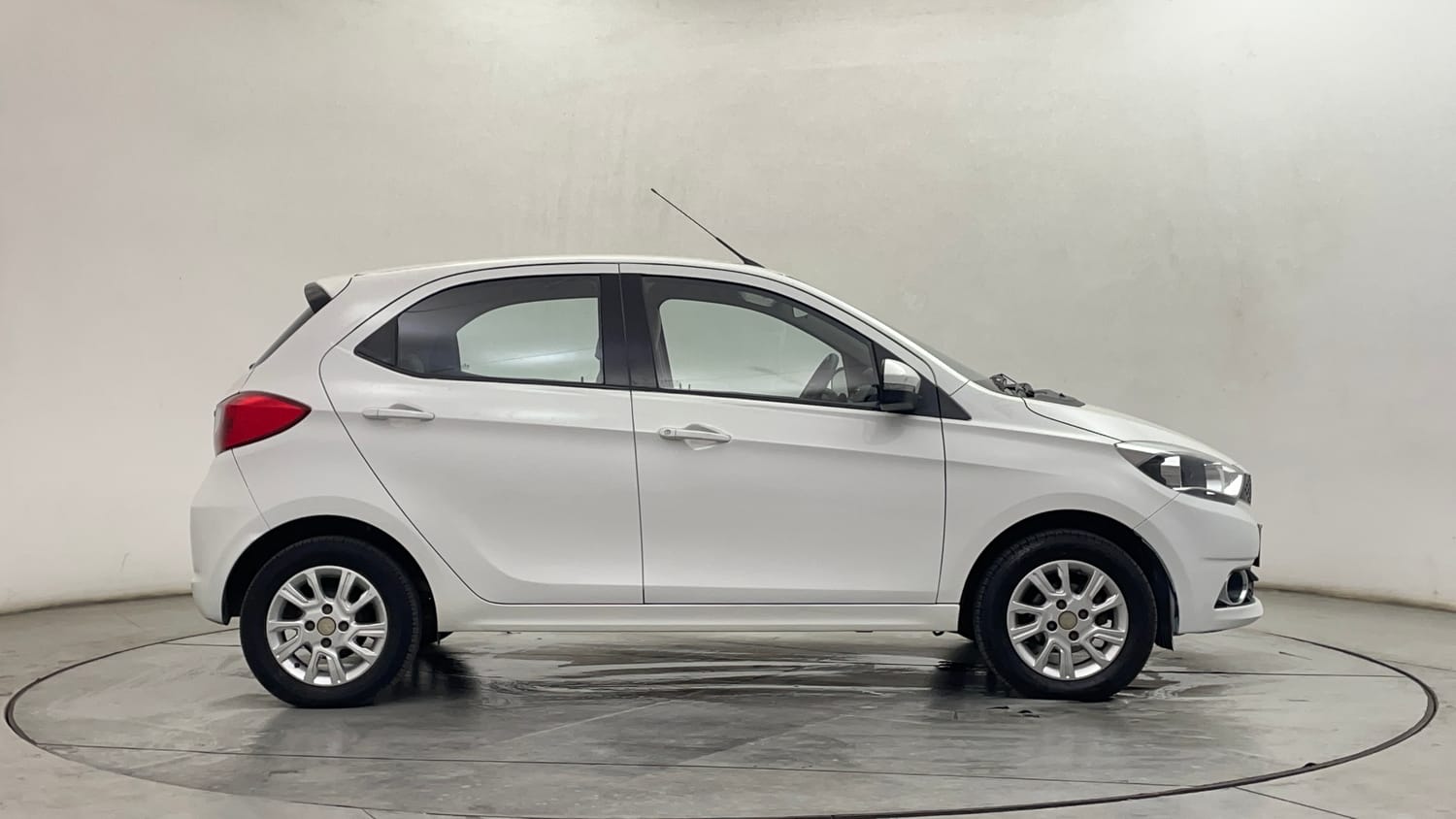 Used 2017 Tata Tiago Revotron XZA Petrol Automatic exterior RIGHT SIDE VIEW