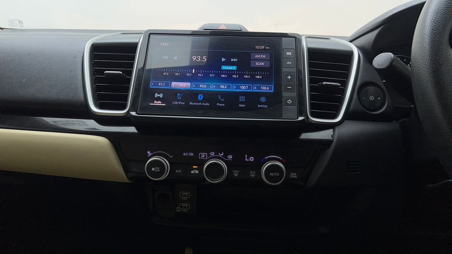 Used 2023 Honda City V Petrol MT Petrol Manual interior MUSIC SYSTEM & AC CONTROL VIEW