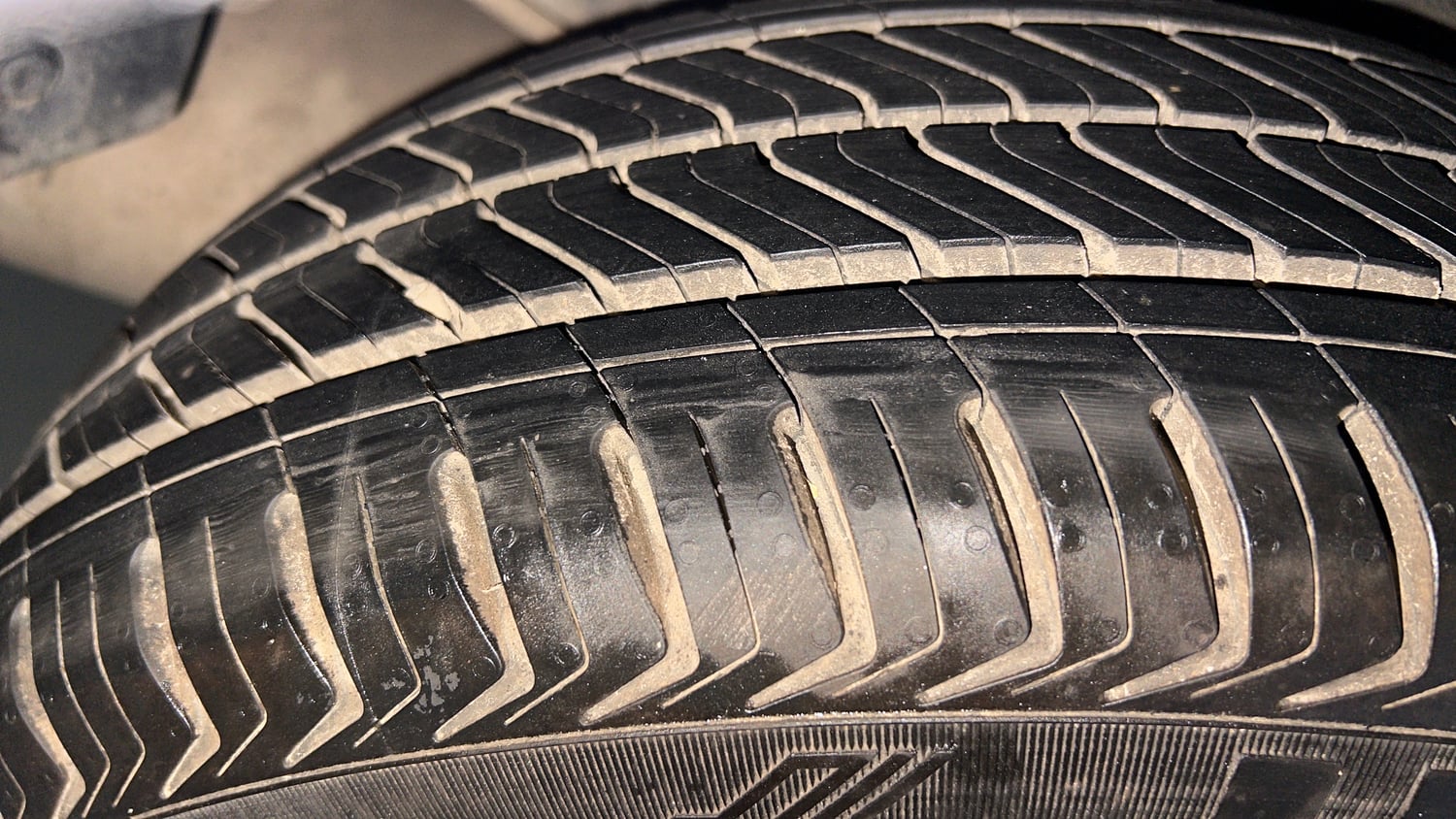 Used 2023 Honda City V Petrol MT Petrol Manual tyres RIGHT REAR TYRE TREAD VIEW