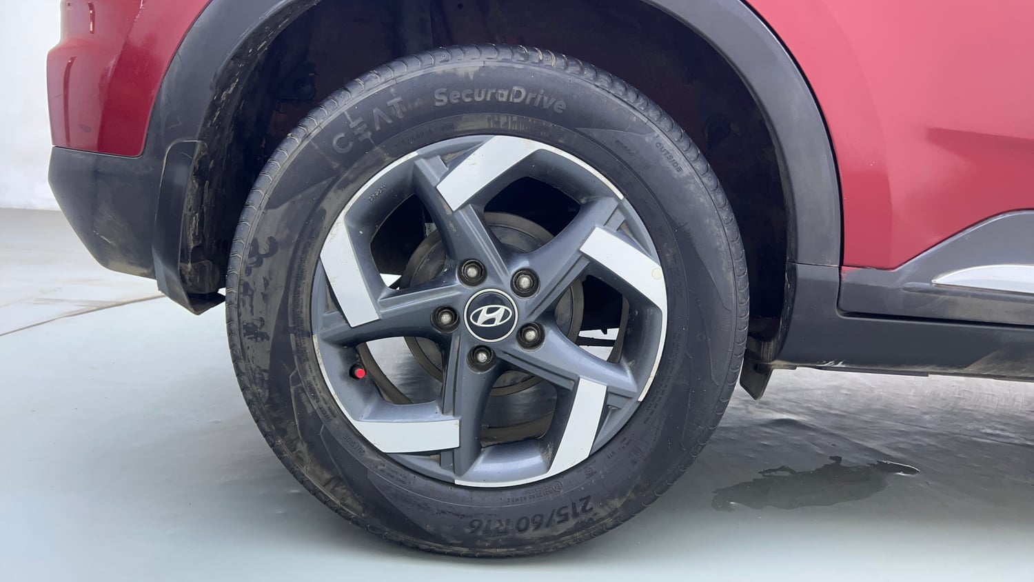 Used 2019 Hyundai Venue SX Plus 1.0 Turbo DCT Petrol Automatic tyres RIGHT REAR TYRE RIM VIEW