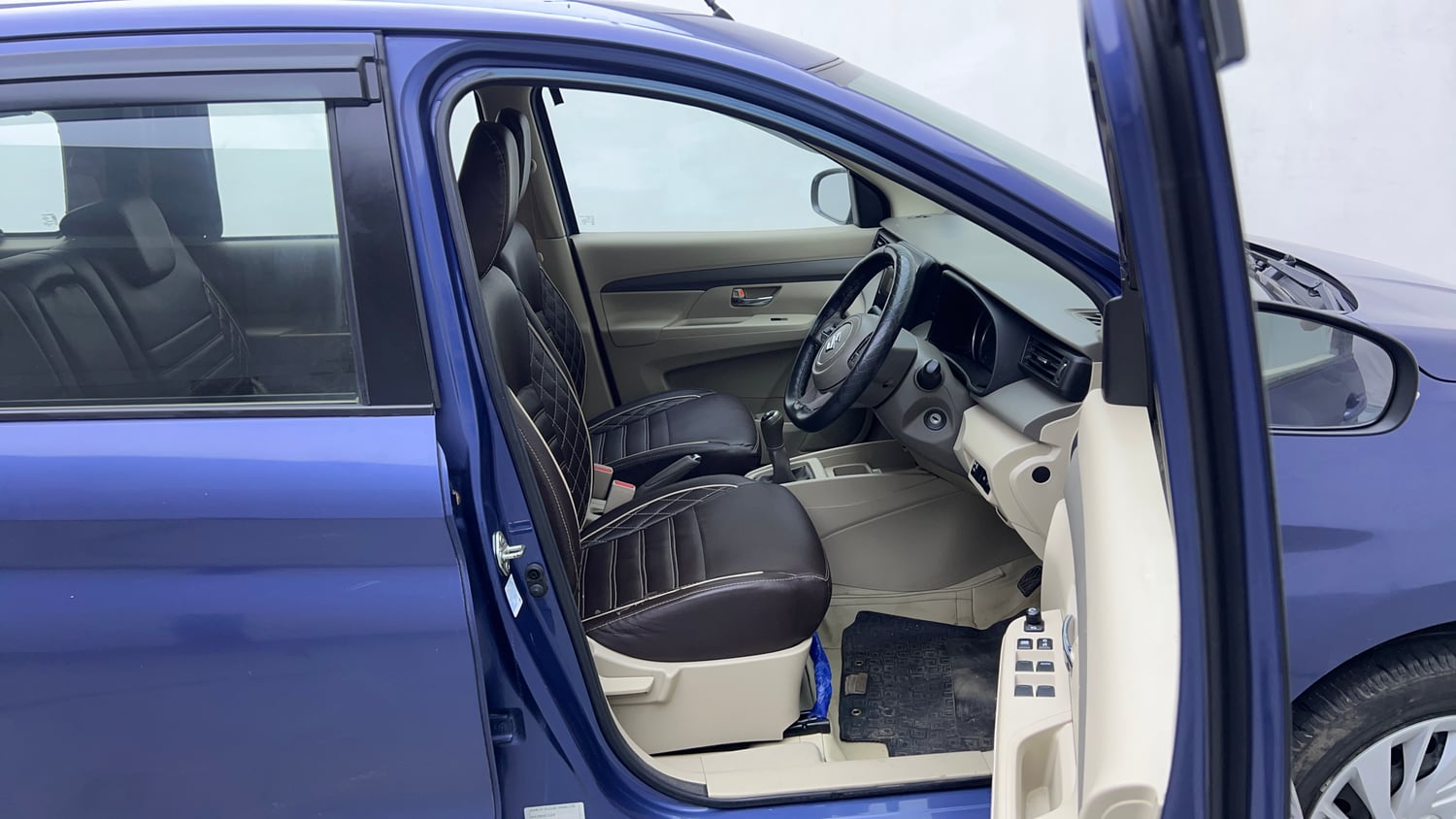 Used 2021 Maruti Suzuki Ertiga VXi CNG Cng Manual interior RIGHT SIDE FRONT DOOR CABIN VIEW