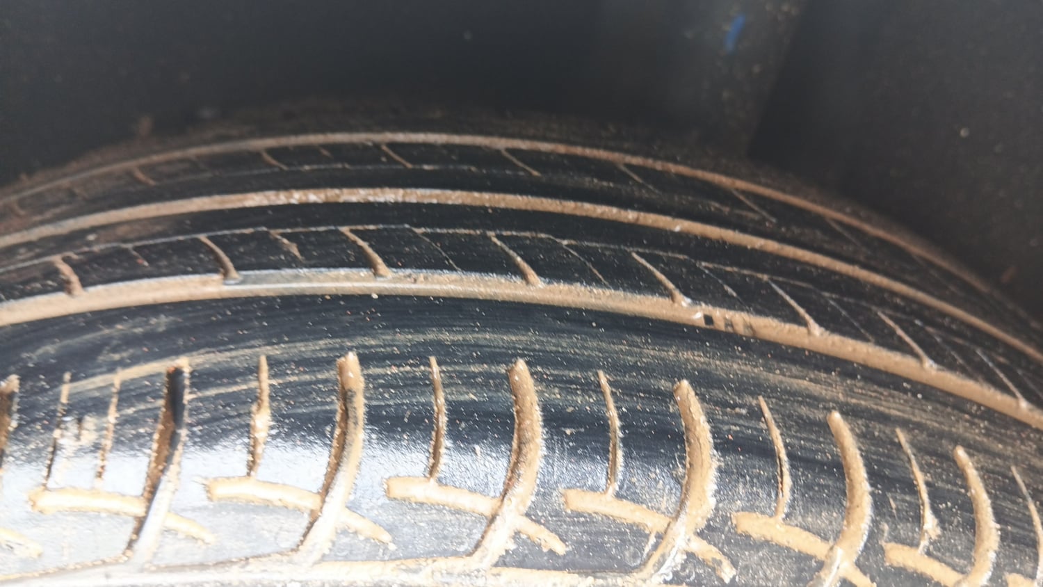 Used 2017 Maruti Suzuki Baleno Delta 1.2 Petrol Manual tyres LEFT REAR TYRE TREAD VIEW