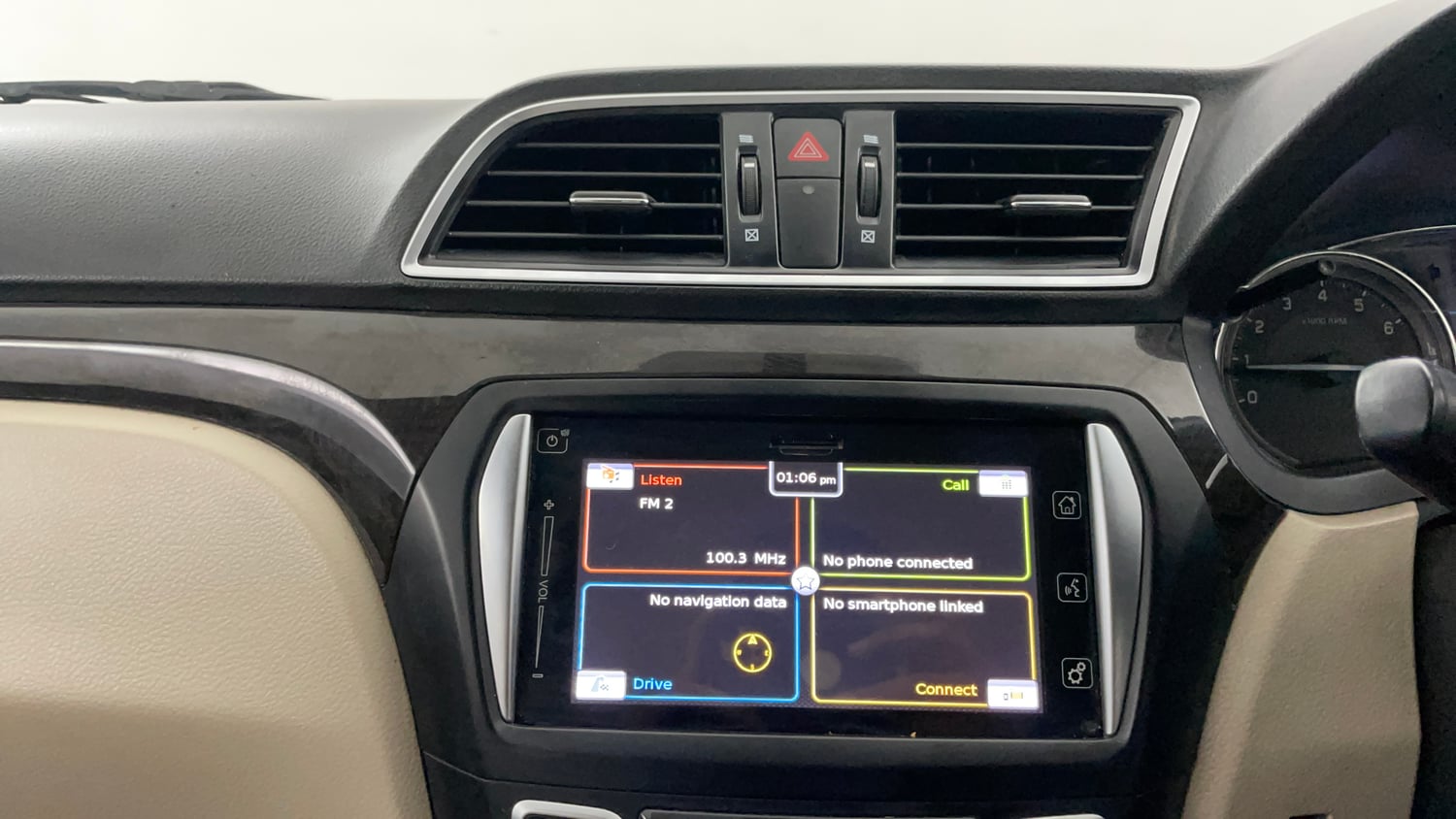 Used 2017 Maruti Suzuki Ciaz Alpha 1.4 MT Petrol Manual top_features Integrated (in-dash) music system