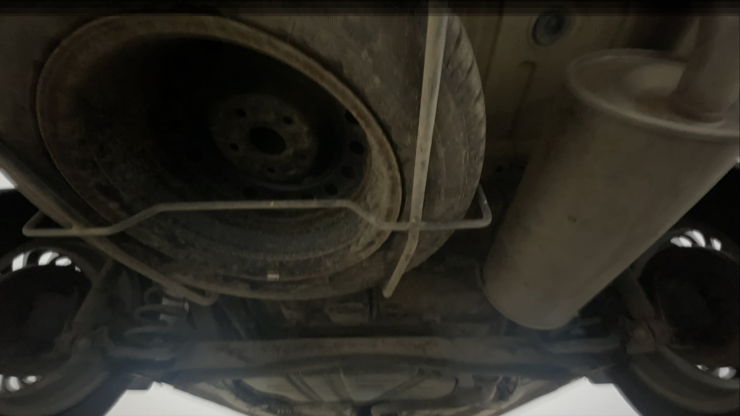 Used 2022 Maruti Suzuki Ertiga ZXi AT Petrol Automatic tyres SPARE TYRE VIEW
