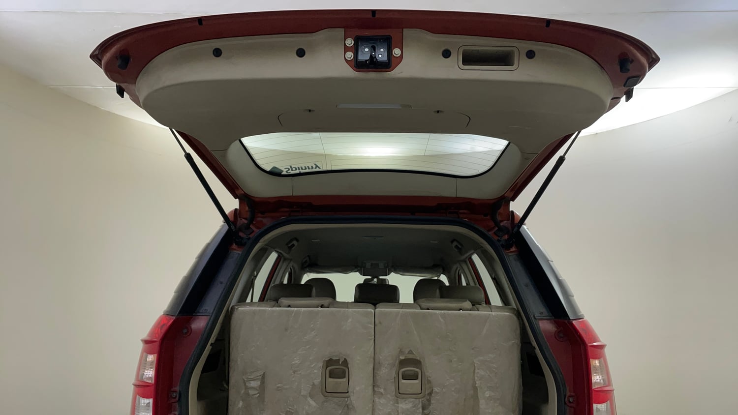 Used 2016 Mahindra XUV500 W8 AT Diesel Automatic interior DICKY DOOR OPEN VIEW